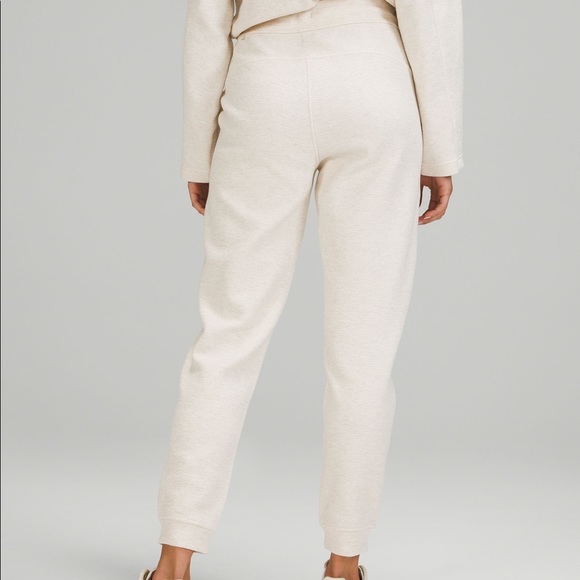 Lululemon White Opal Ribbed High-Rise Joggers 7/8th length Sz 6 - Picture 2 of 2